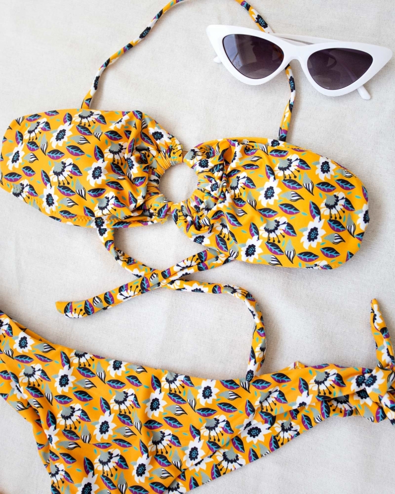 Σετ floral bikini με κοκάλινο κρίκο