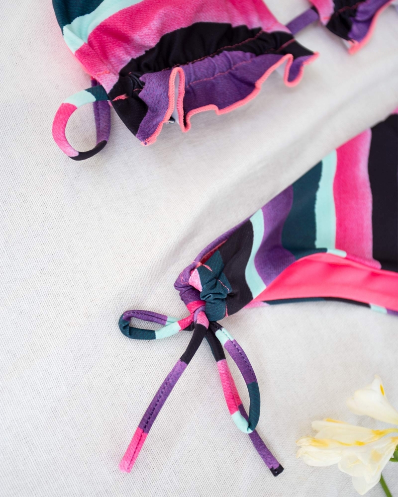 Σετ ριγέ bikini με κορδονάκια