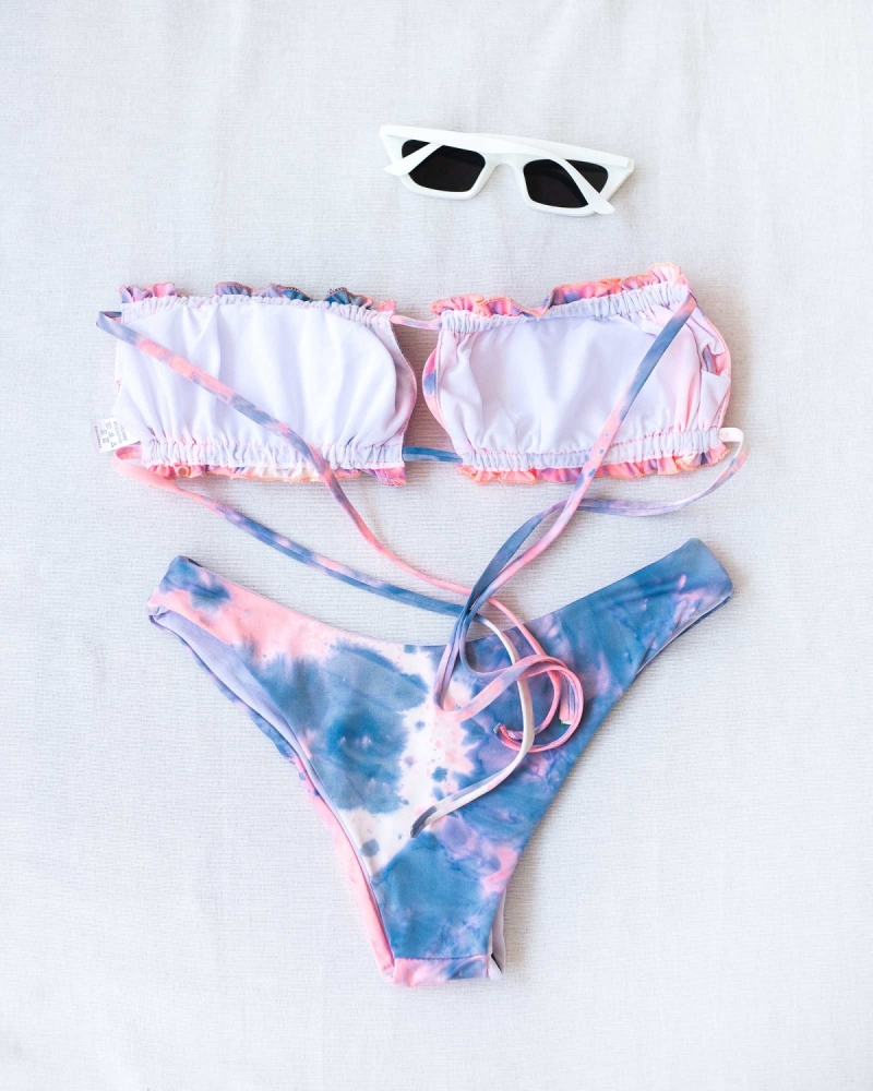 Σετ tie dye bikini με frilled λεπτομέρεια