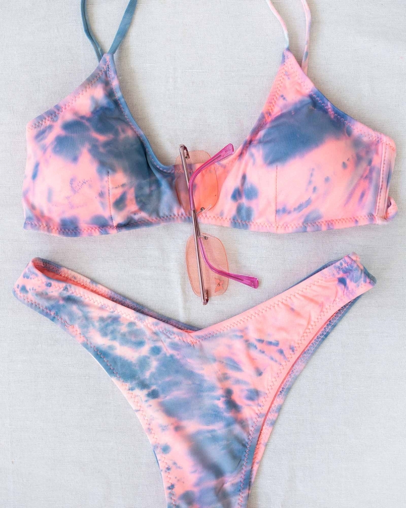 Σετ tie dye bikini με v cut σχέδιο