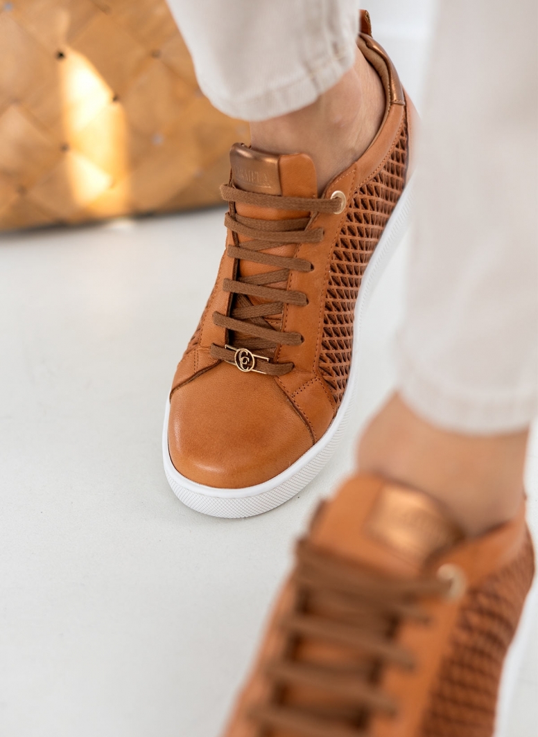 Sneakers δερμάτινα με διάτρητο σχέδιο Carmela 160797
