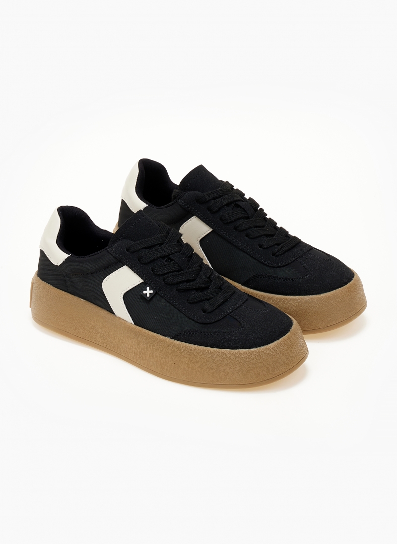 Sneakers flatforms με διχρωμία Xti 142953