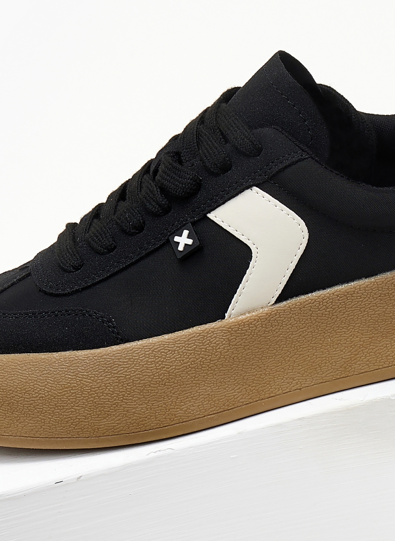 Sneakers flatforms με διχρωμία Xti 142953