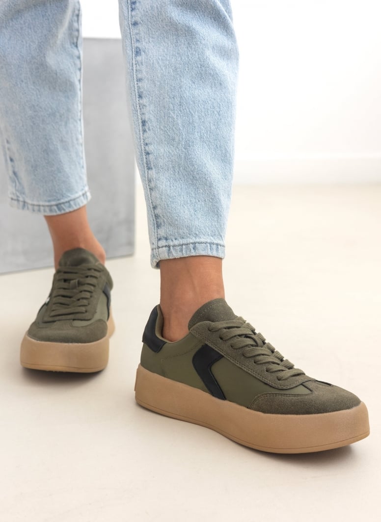 Sneakers flatforms με διχρωμία Xti 142953