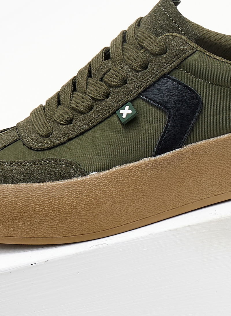 Sneakers flatforms με διχρωμία Xti 142953