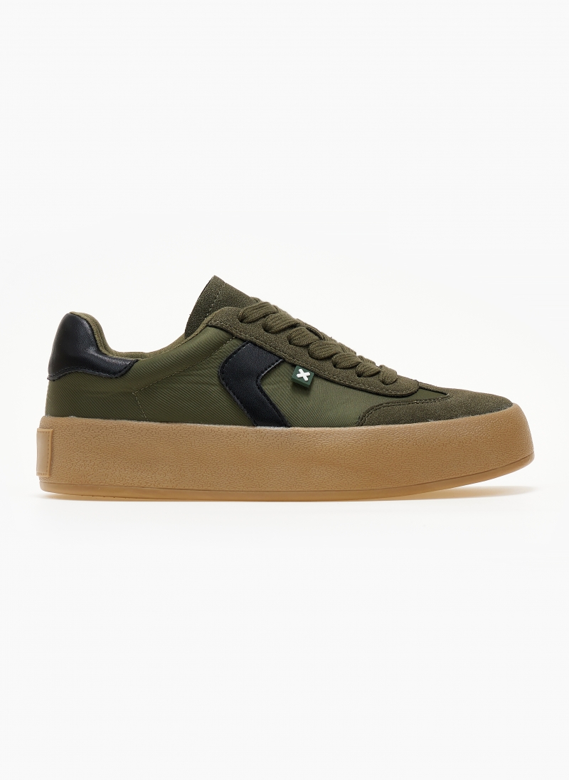 Sneakers flatforms με διχρωμία Xti 142953