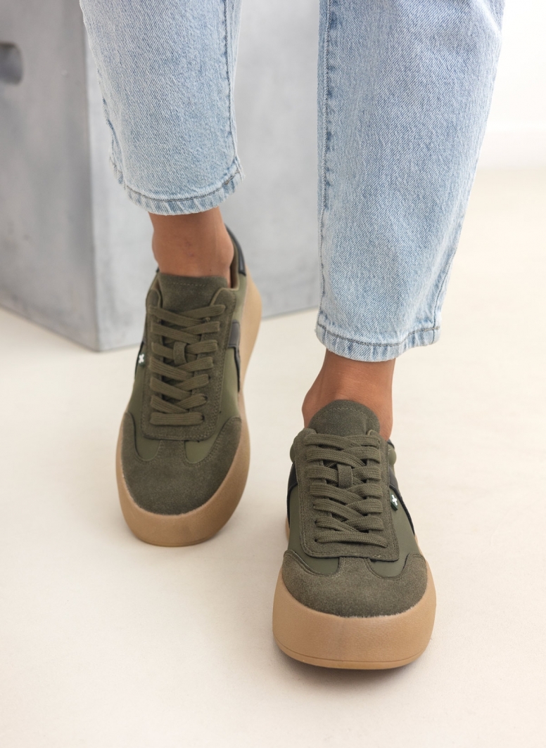 Sneakers flatforms με διχρωμία Xti 142953