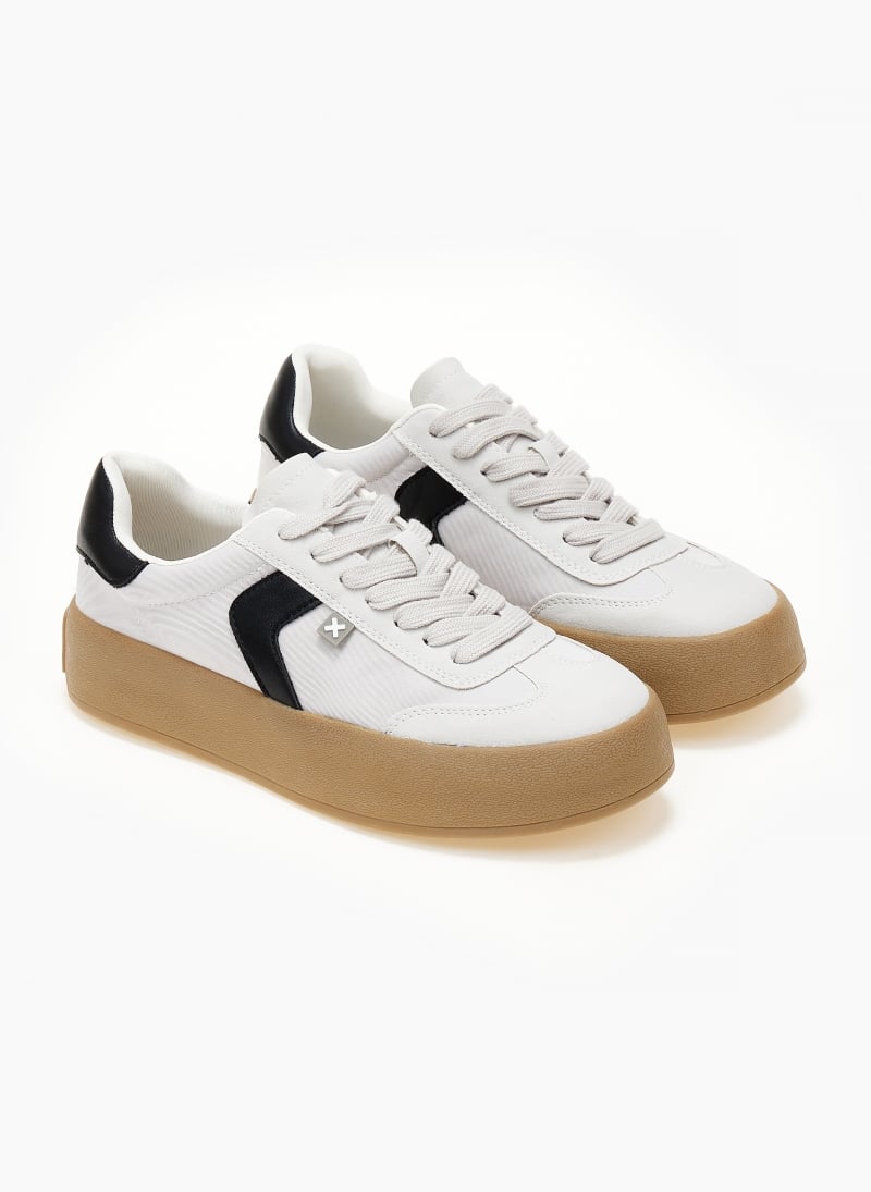 Sneakers flatforms με διχρωμία Xti 142953