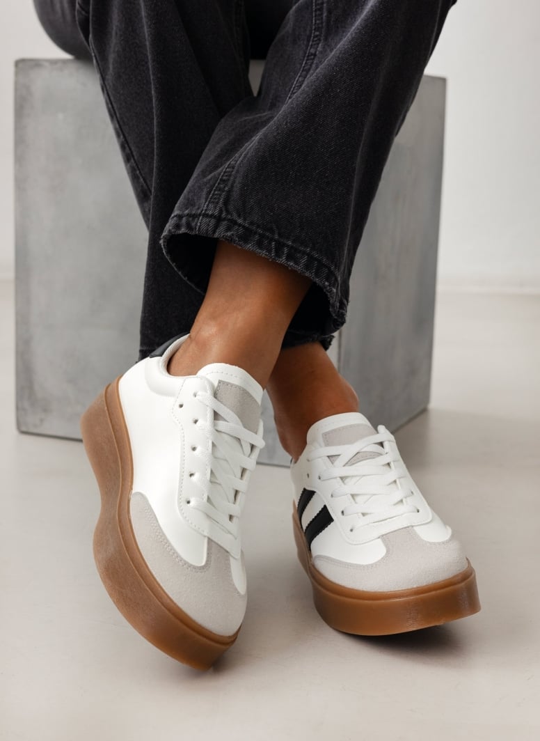 Sneakers flatforms με ρίγα
