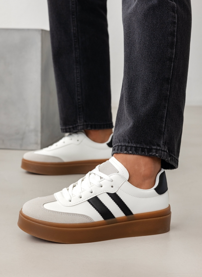 Sneakers flatforms με ρίγα