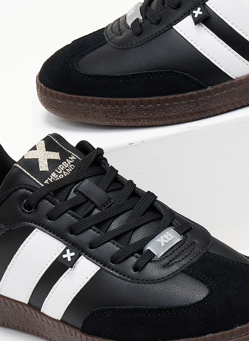 Sneakers με ρίγες Xti 143485