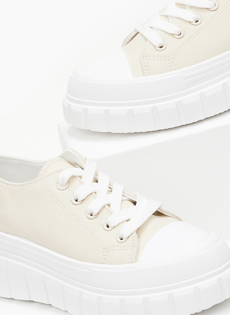 Sneakers πάνινα με σχέδιο στη σόλα