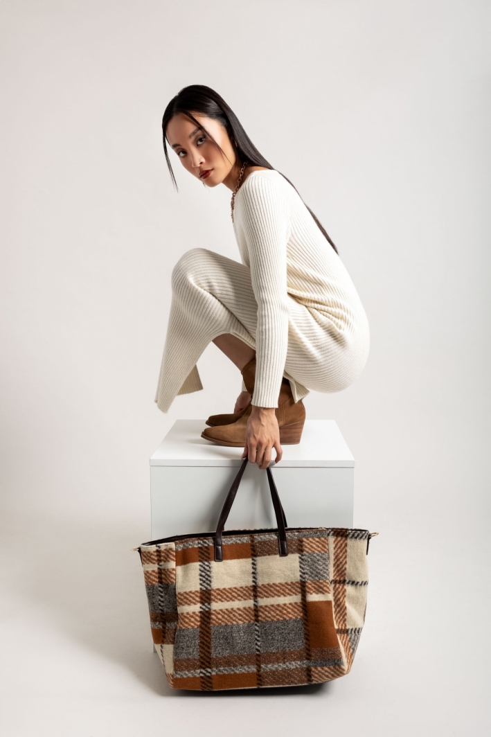 Τσάντα shopper με ύφασμα και print 