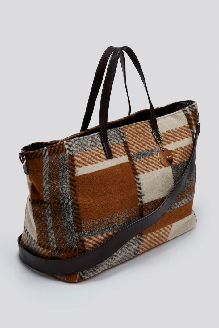 Τσάντα shopper με ύφασμα και print 
